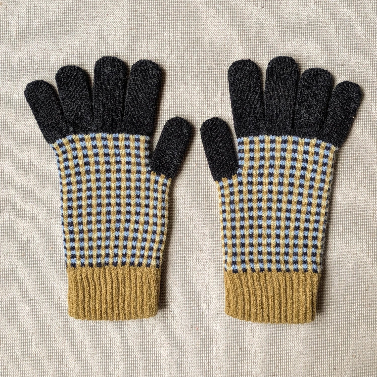 ROVE Knitwear Unisex Lambswool Gloves - UK Made - Lifestory