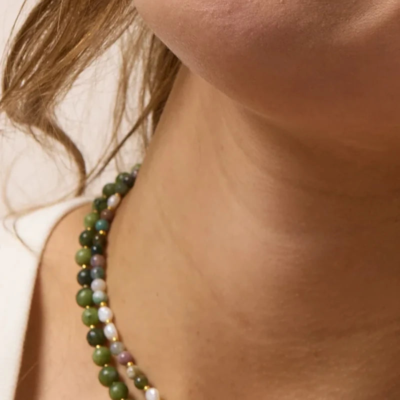 Woman wearing Soï Copenhagen Hailey necklace with Southern Jade crystal beads in 18k gold