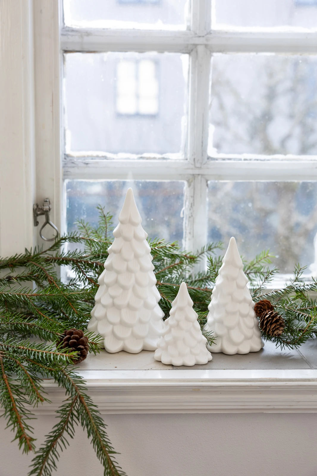Norrskog Small Ceramic Tree in white by Storefactory | Lifestory