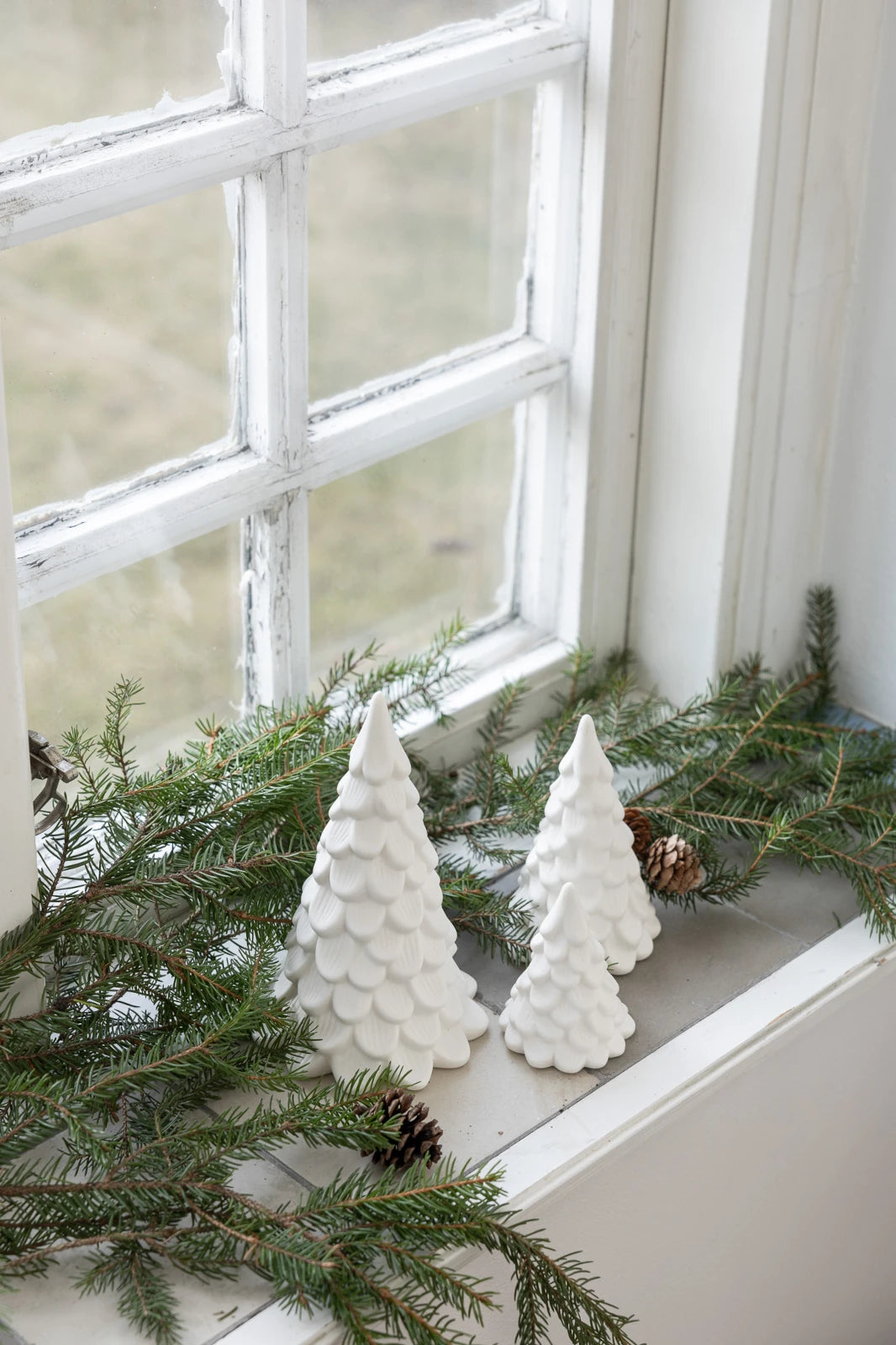 Norrskog Small Ceramic Tree in white by Storefactory | Lifestory
