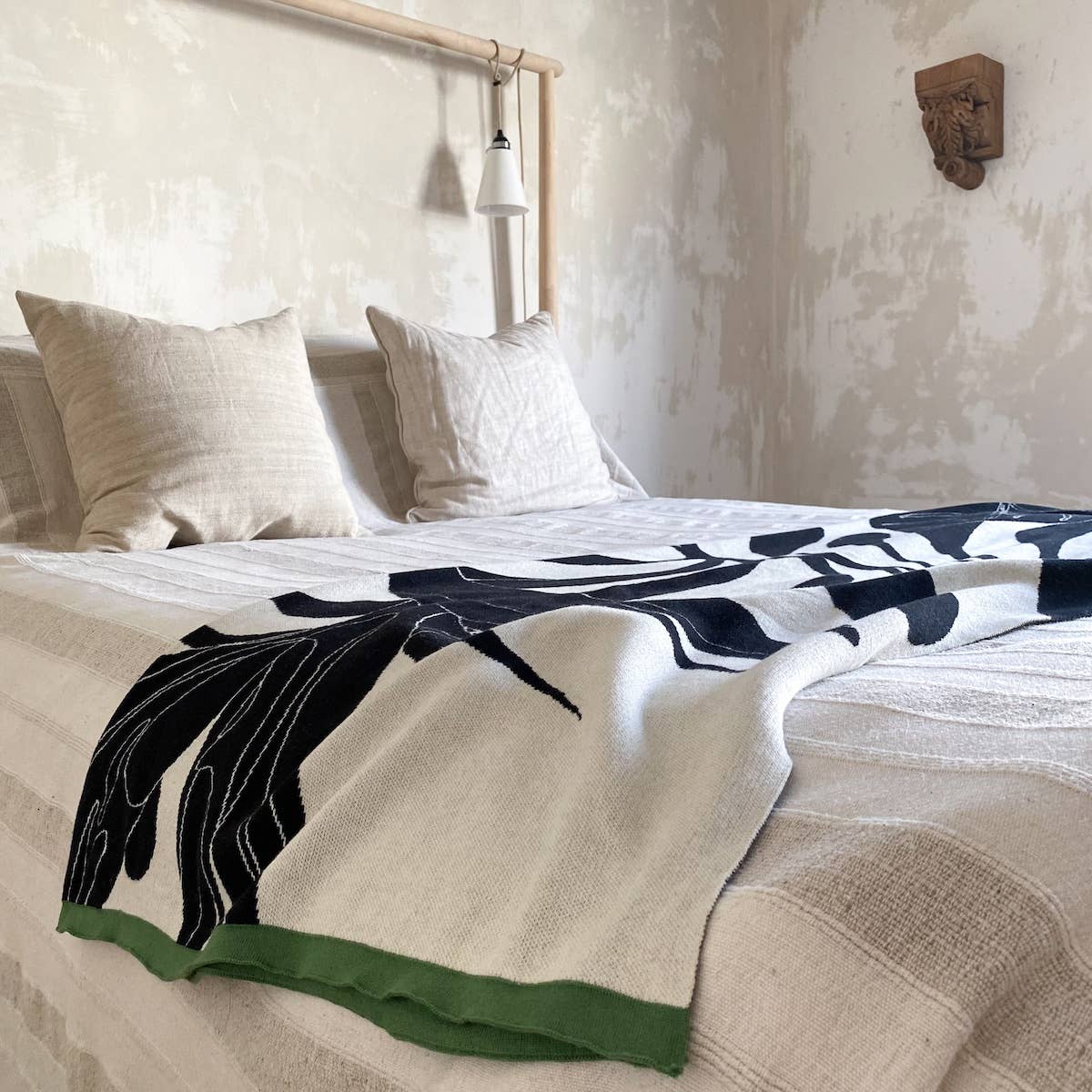 Sophie Home Leaf Cotton Knit Throw in Mono