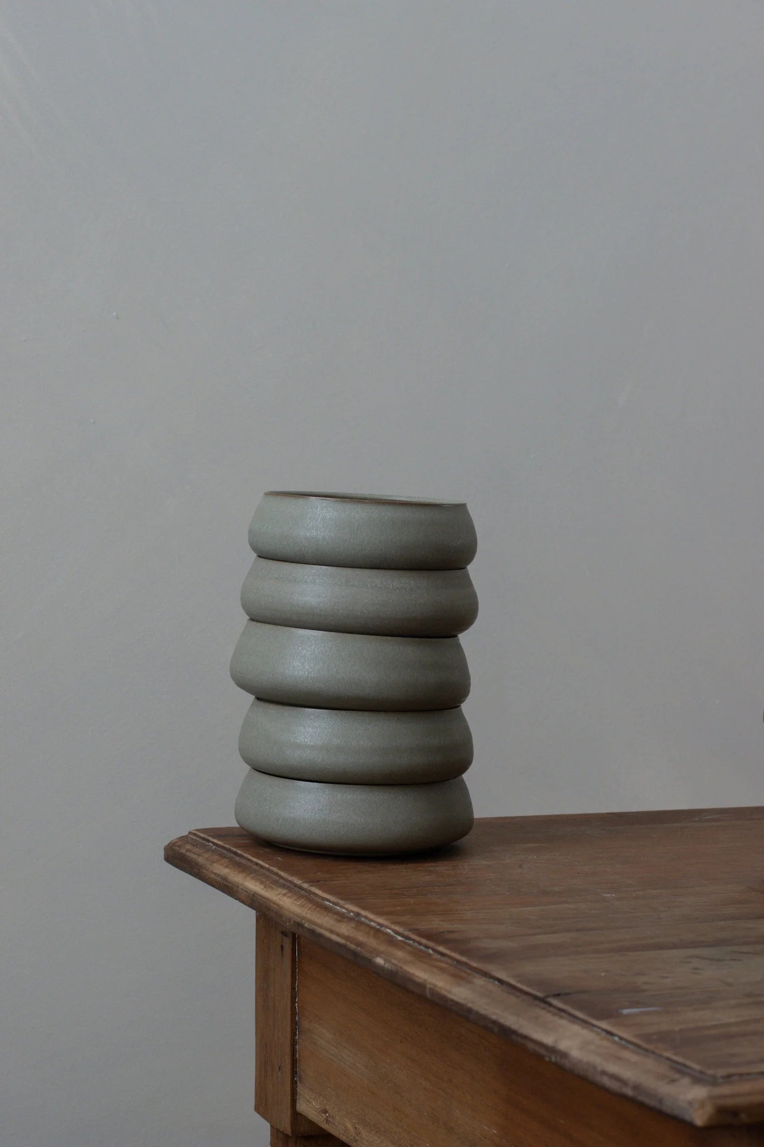 Curved Side Bowl | Feather Grey | by Borja Moronta