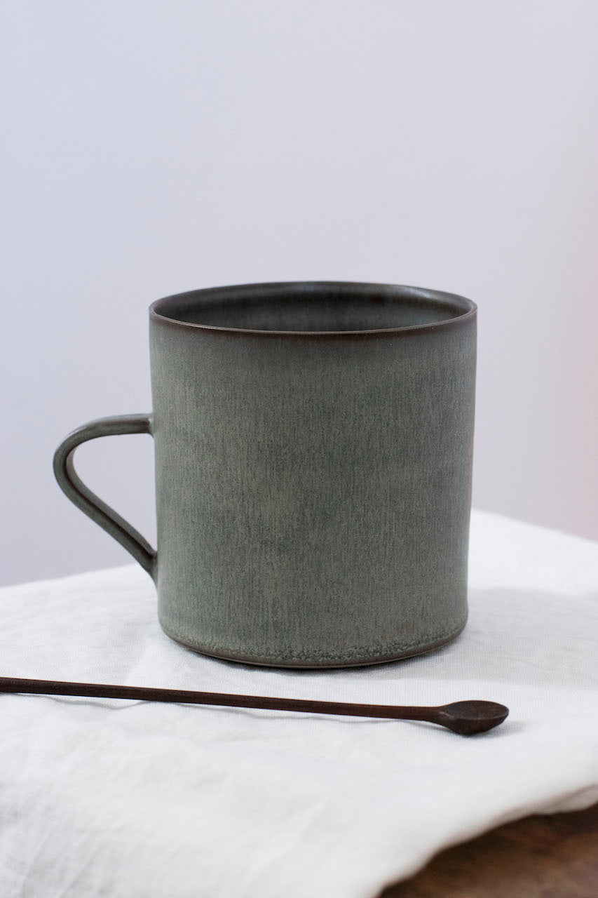 Cylindrical Cup | Moss Green | by Borja Moronta - Lifestory