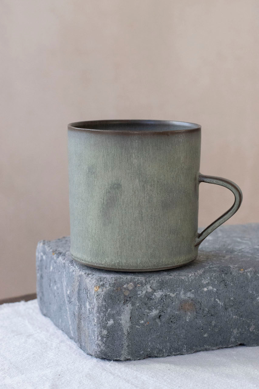 Cylindrical Cup | Moss Green | by Borja Moronta - Lifestory