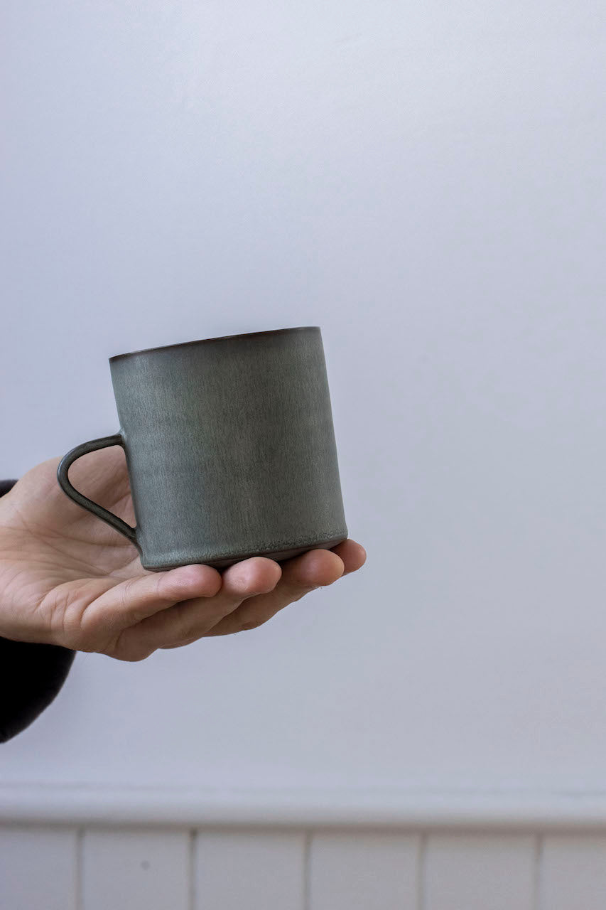 Cylindrical Cup | Moss Green | by Borja Moronta - Lifestory