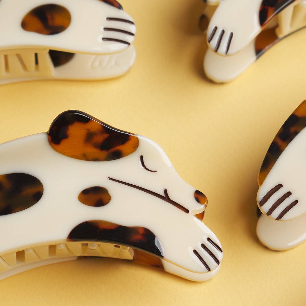 Winona Irene Tortie Puppy Dog Acetate Hair Claw