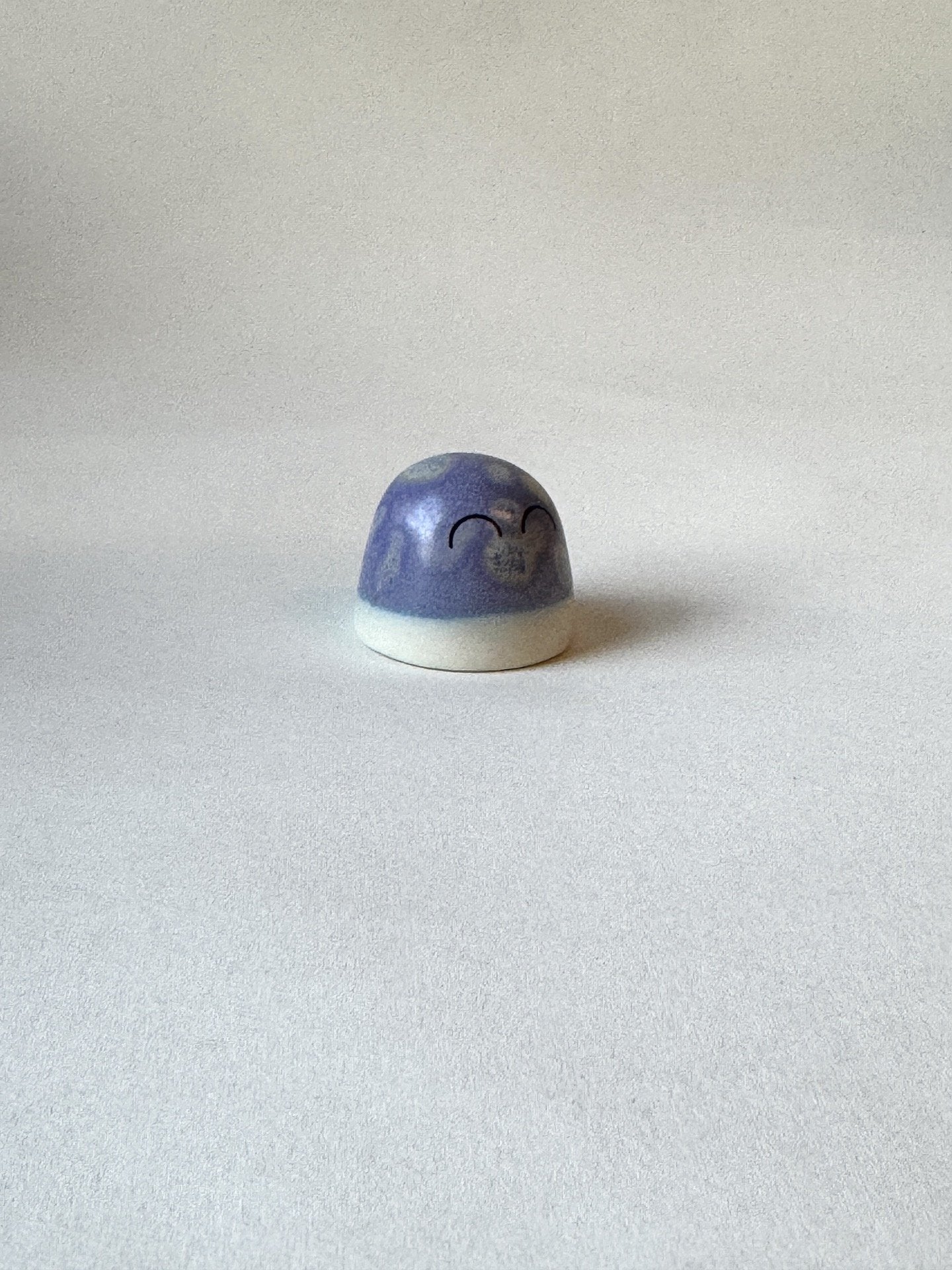 Familia Figurine | Dot | Flint | by Studio Arhoj