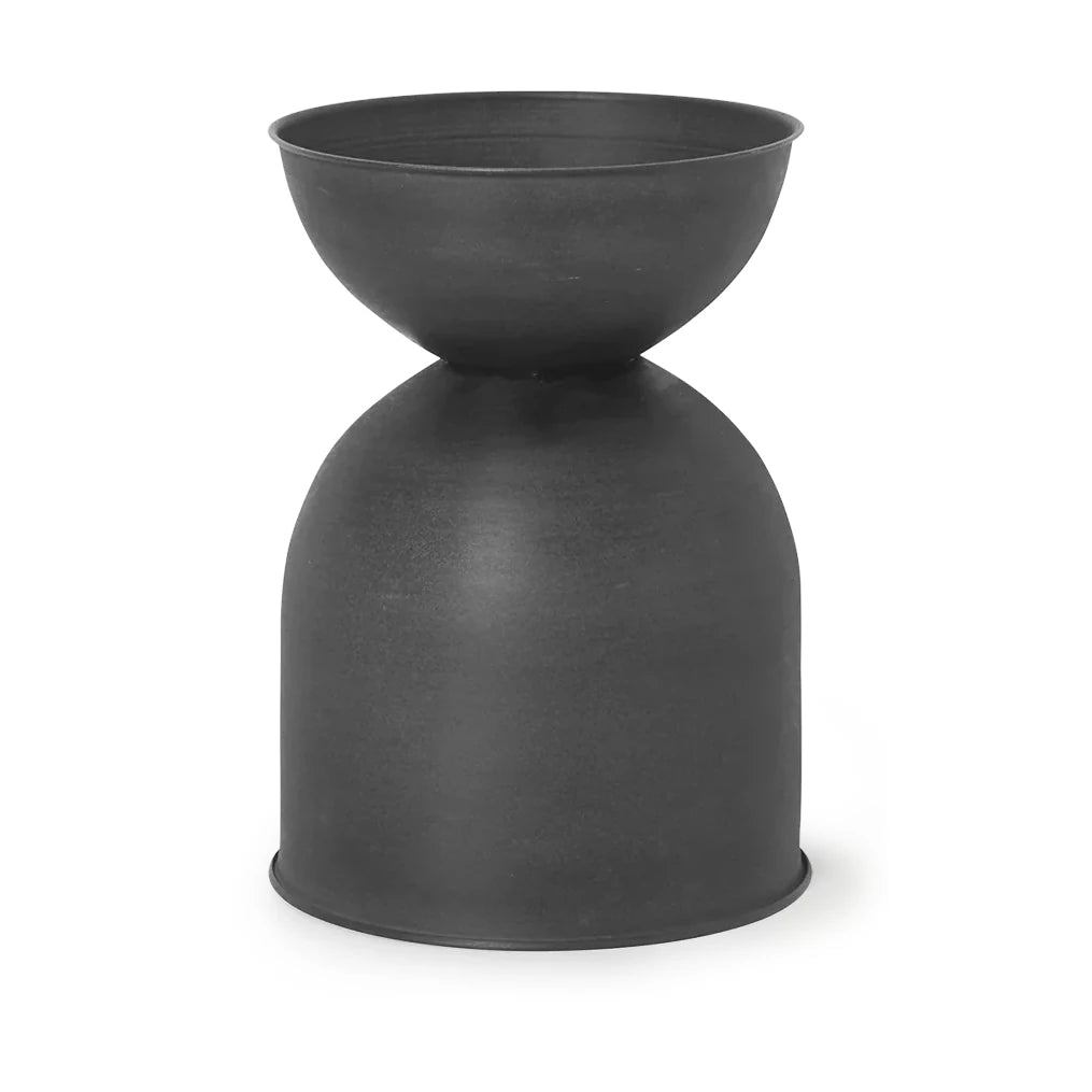 Hourglass Plant Pot | Small | Black | by ferm Living - Lifestory