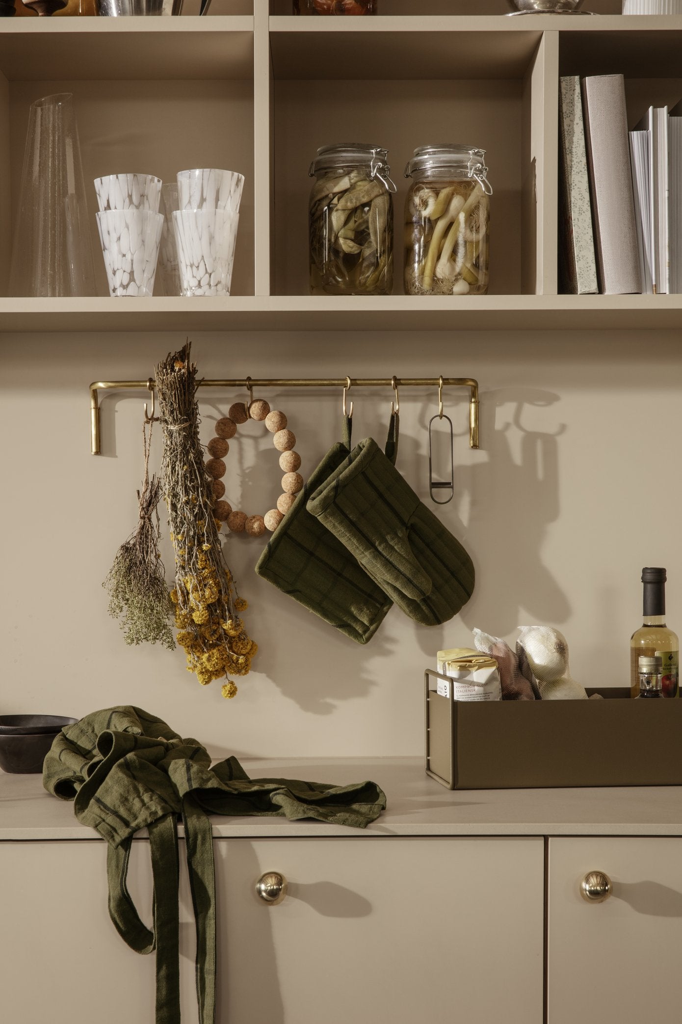 Hale Oven Mitt | Green, Black | Linen Cotton | by ferm Living - Lifestory