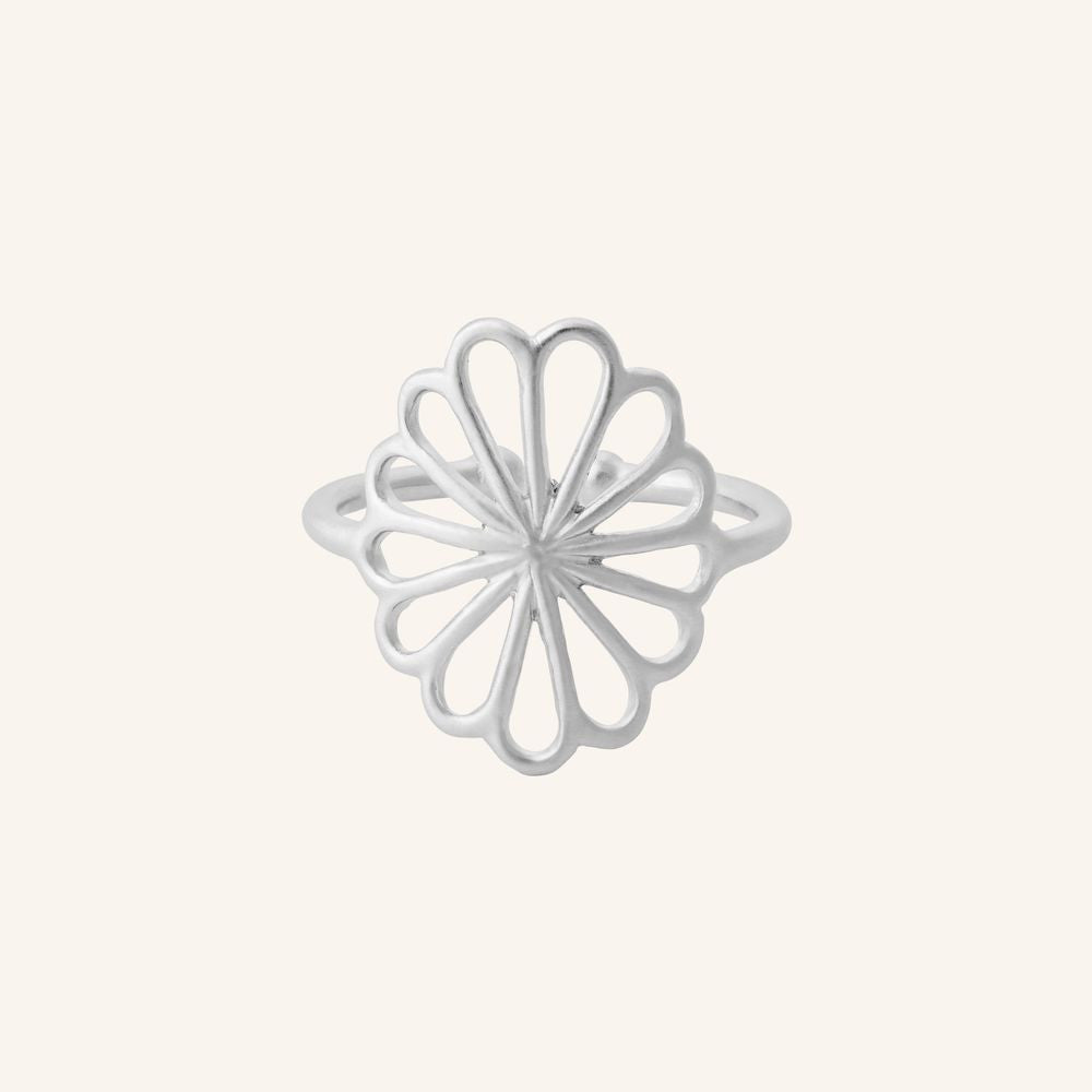 Small Bellis Ring in Silver by Pernille Corydon | Lifestory