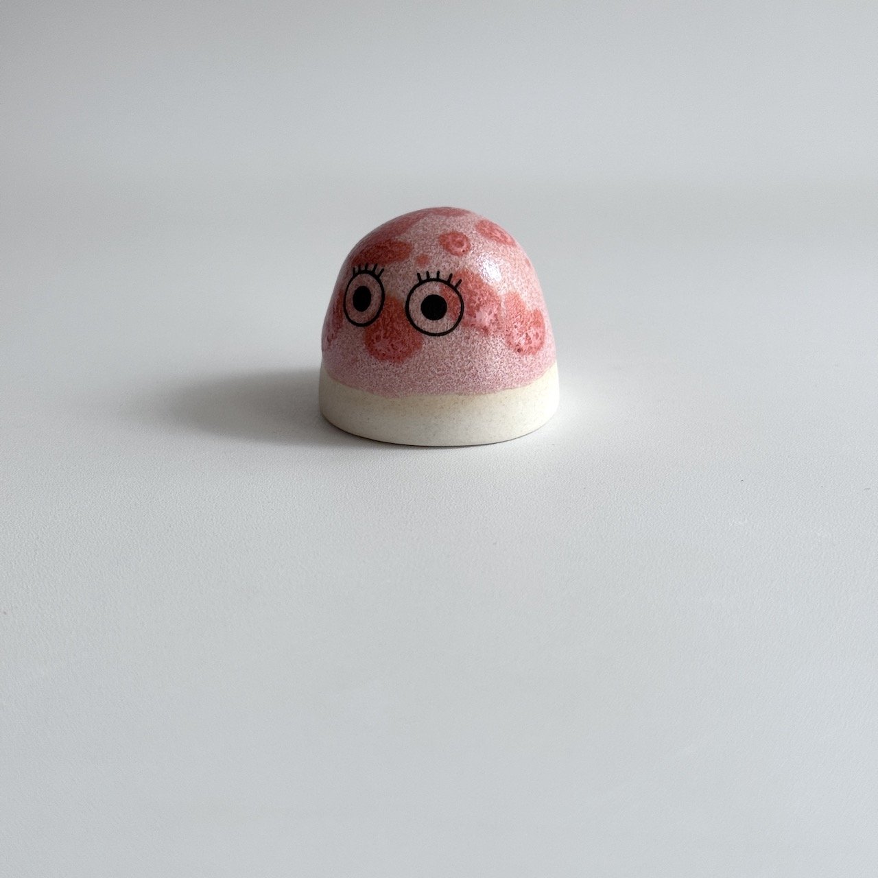 Familia Figurine | Dot | Strawberry | by Studio Arhoj