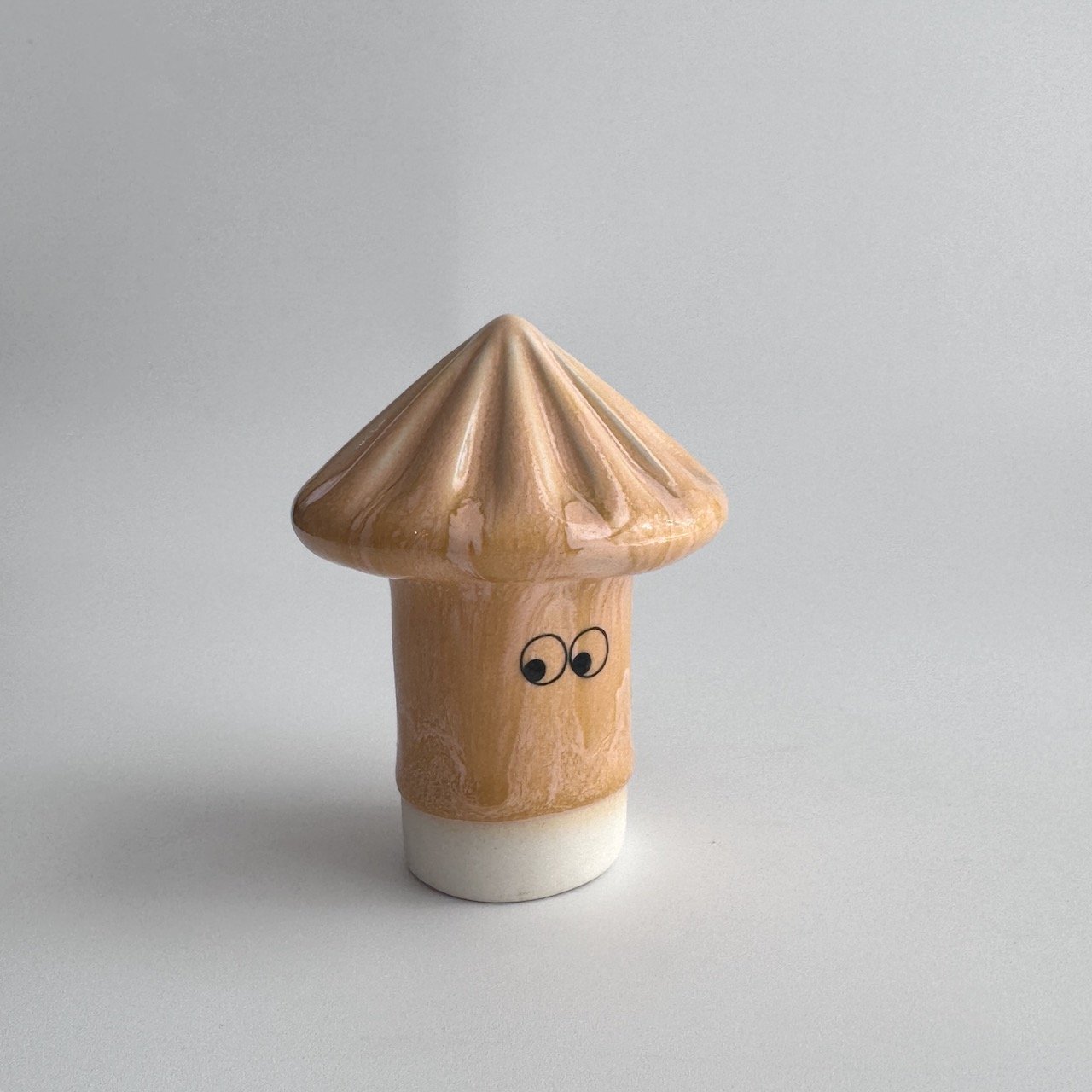 Familia Figurine, Osu | Hughie | by Studio Arhoj - Lifestory