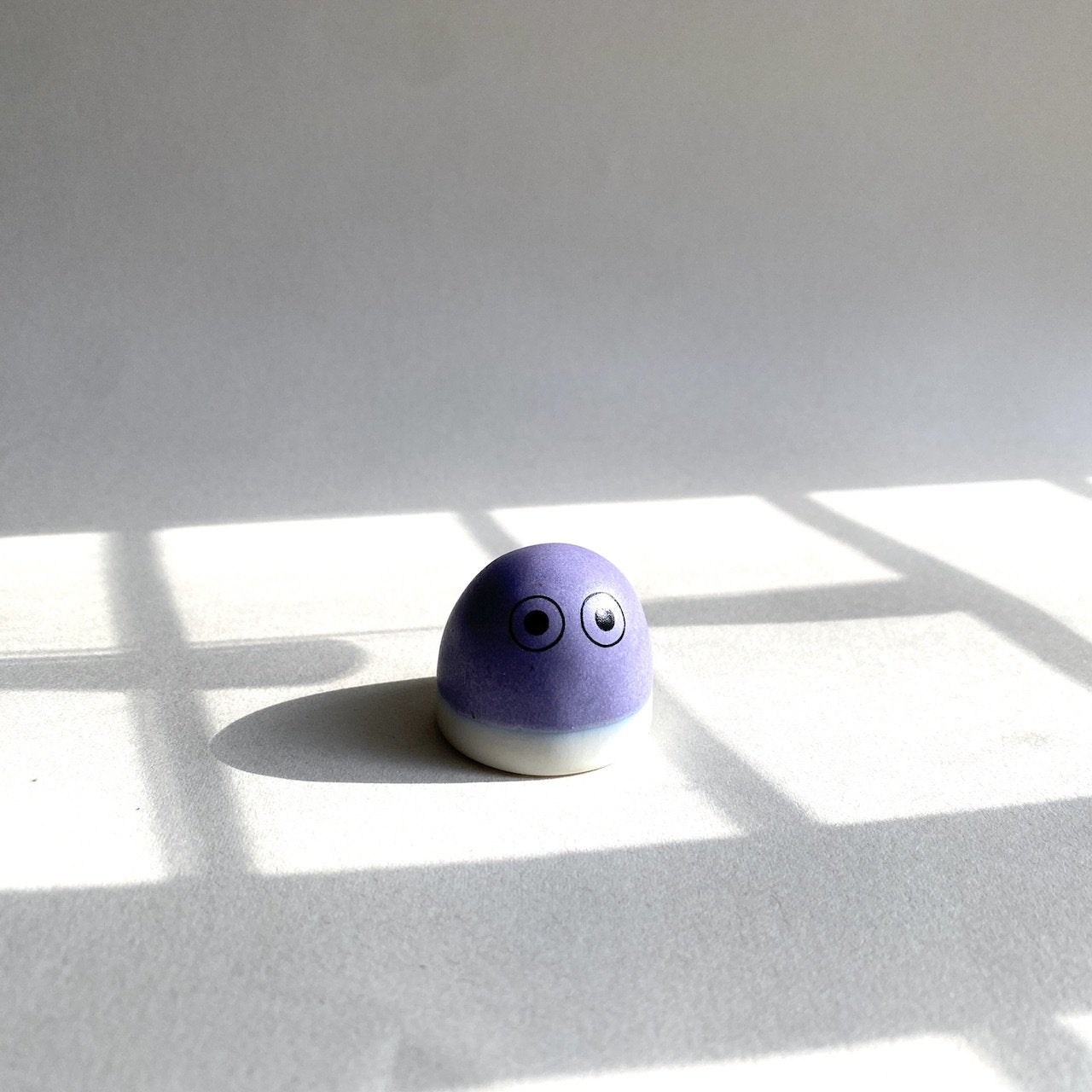 Familia Figurine | Dot | Purple Rain | by Studio Arhoj