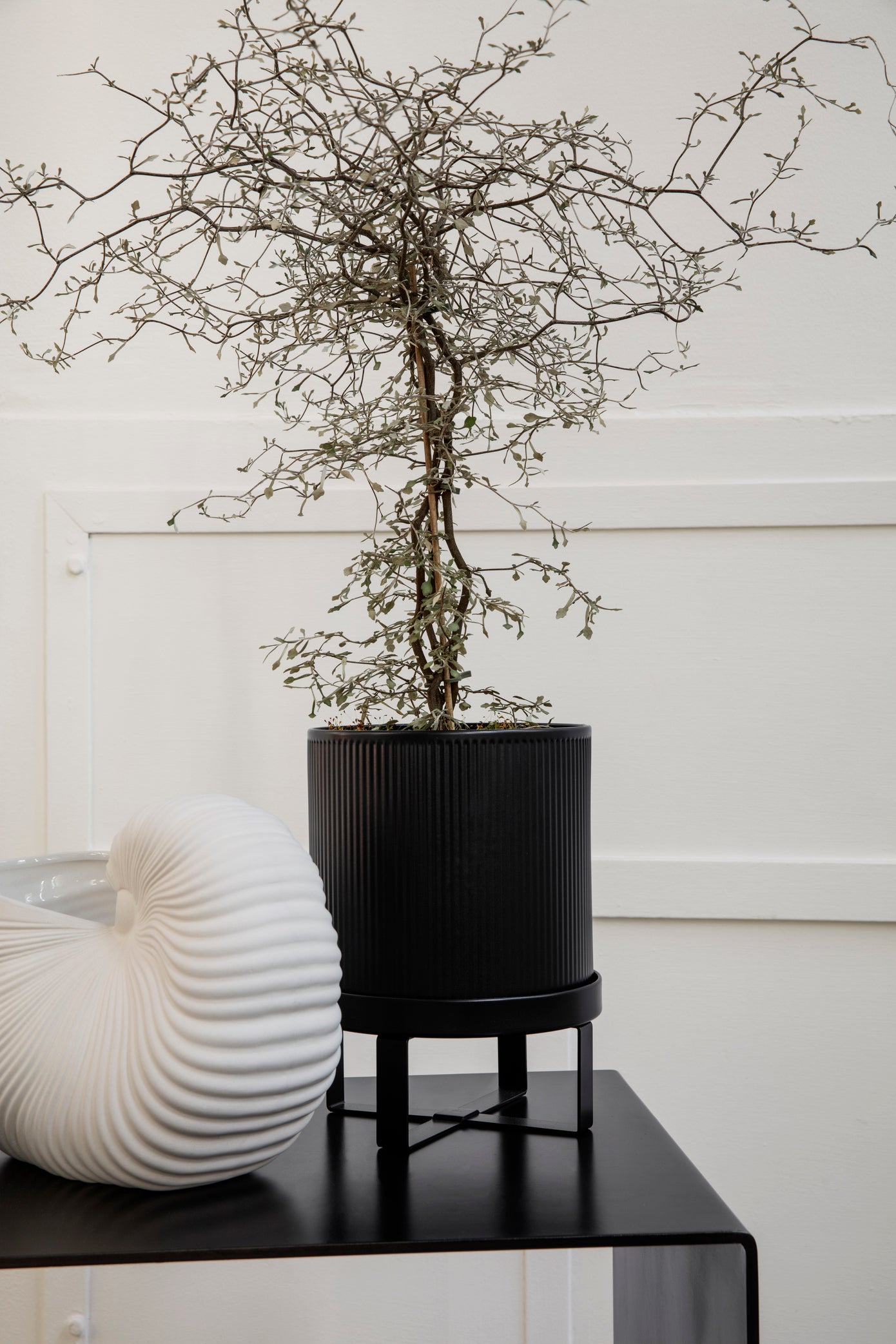 Small Bau Plant Pot | Black | by ferm Living - Lifestory