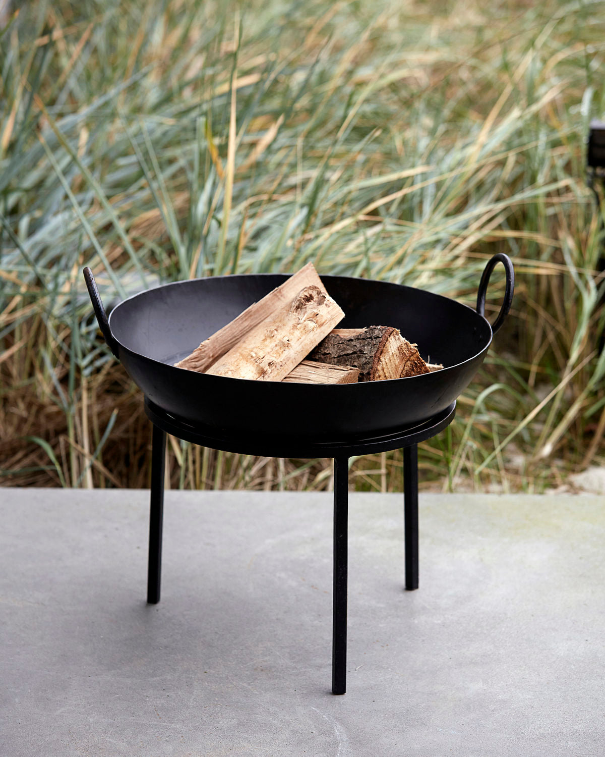 Firepit | Cast Iron Fireplace in Black - Lifestory - House Doctor