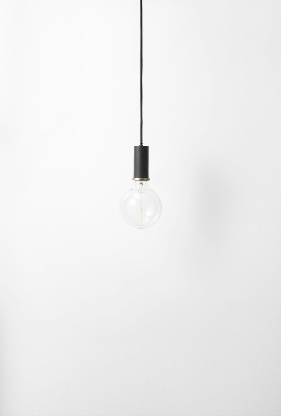 Socket pendant low | Black, Brass - Lifestory