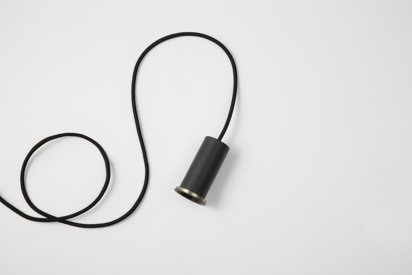Socket pendant low | Black, Brass - Lifestory