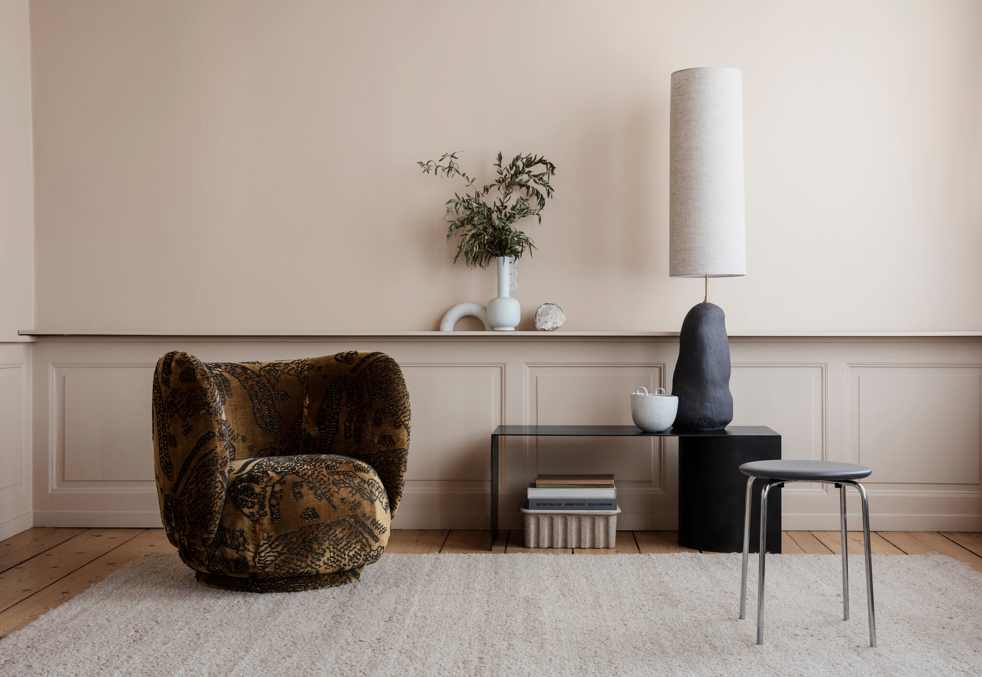 Hebe floor lamp base | Ceramic | Dark grey or Off-white - Lifestory