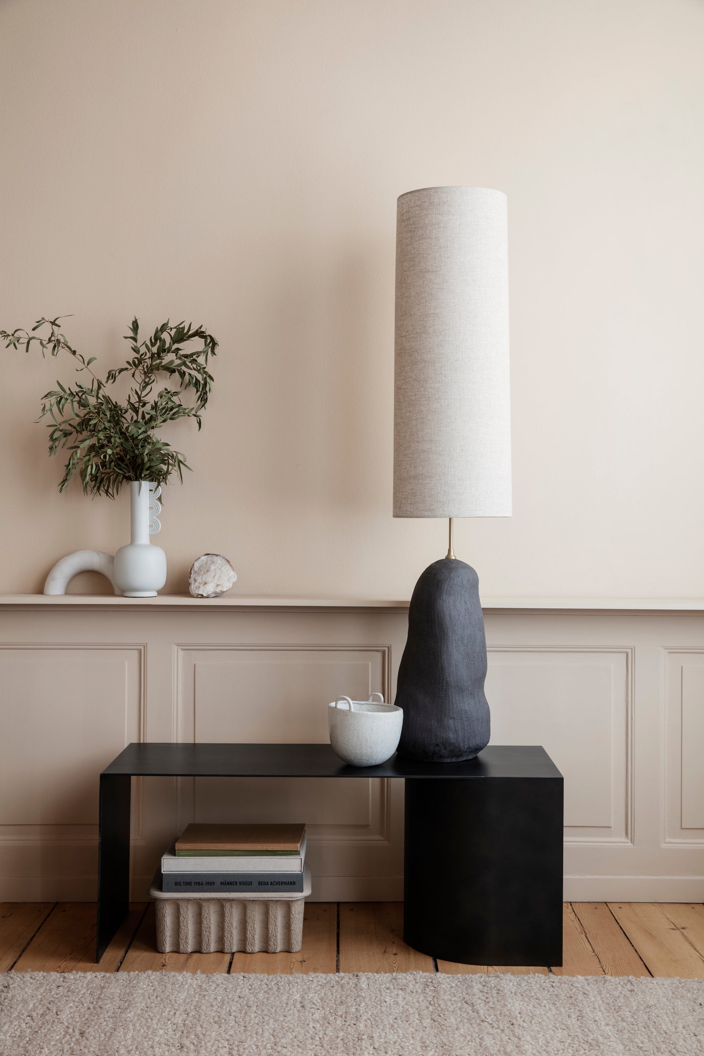 Hebe floor lamp base | Ceramic | Dark grey or Off-white - Lifestory