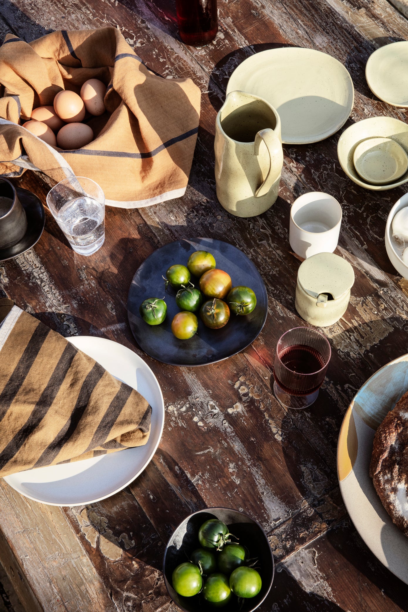 Flow Bowl | Small | Black | Ceramic | by ferm Living - Lifestory - ferm Living