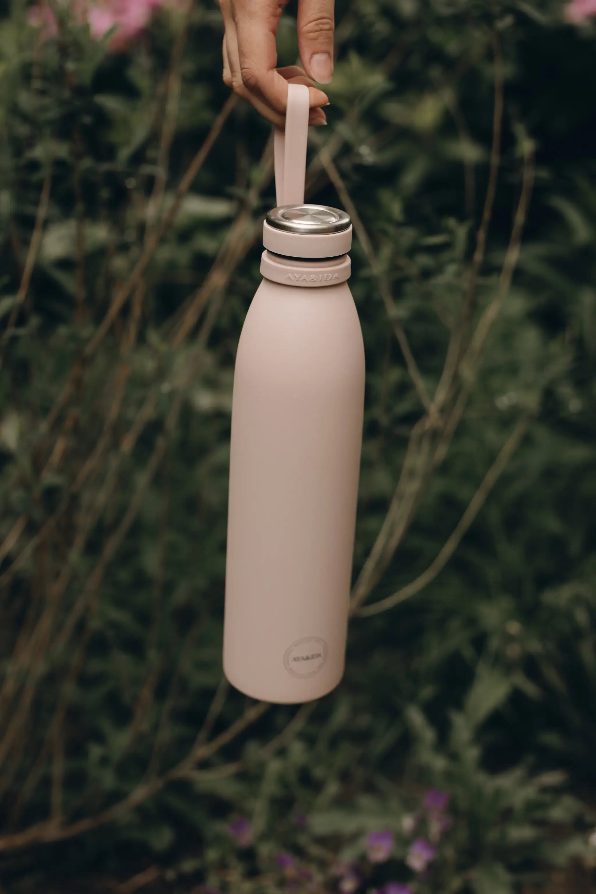 Aya&Ida Silicone Bottle Handle in Soft Rose at Lifestory