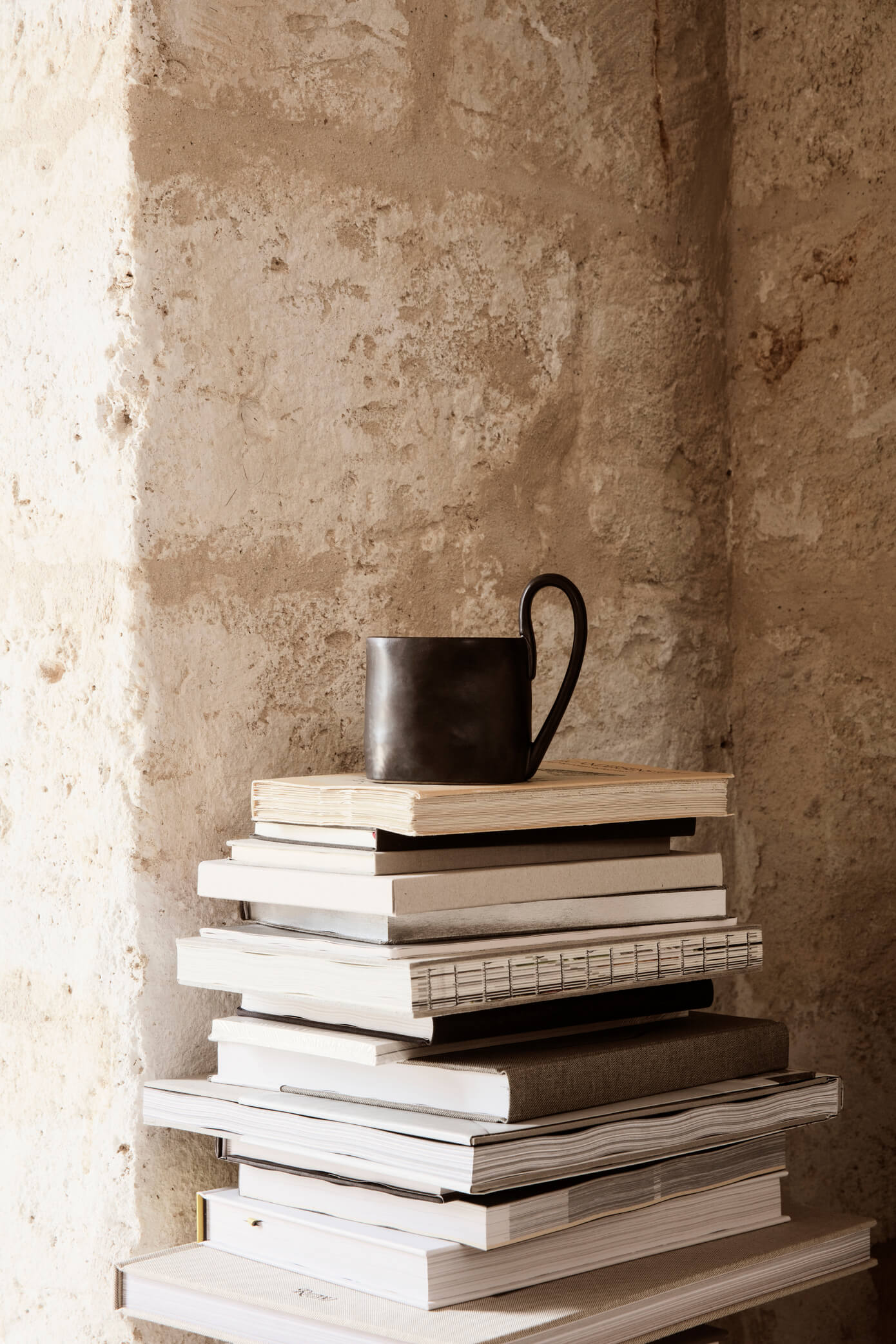 Flow Mug | Black | Ceramic | by ferm Living - Lifestory - ferm Living