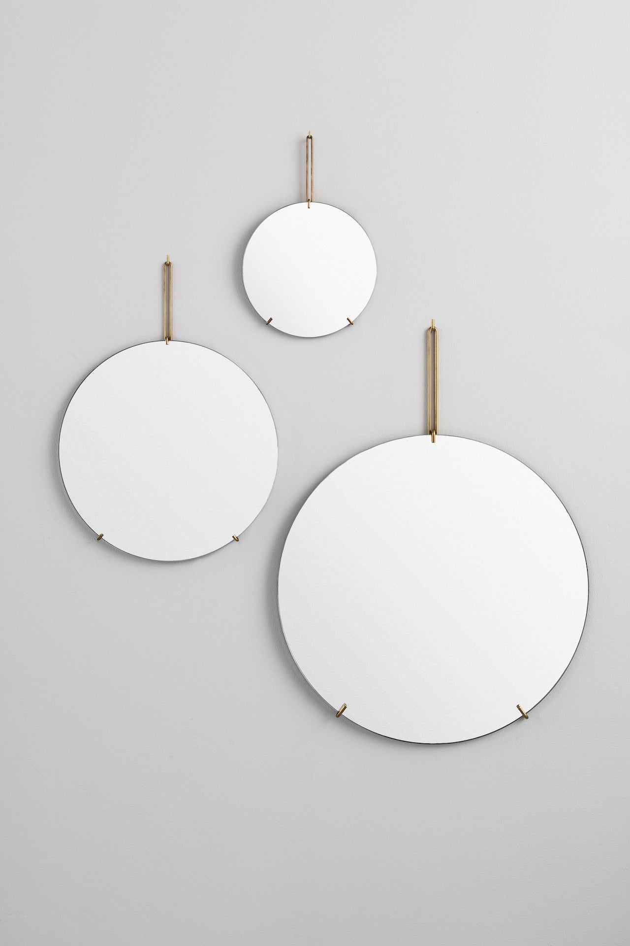 Wall Mirror 50cm | Round | Brass Hook - Lifestory - Moebe