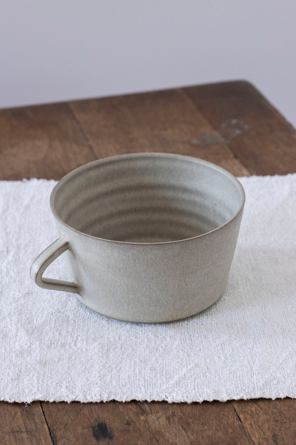 Low Cup | Pearl Grey | by Borja Moronta - Lifestory - Borja Moronta