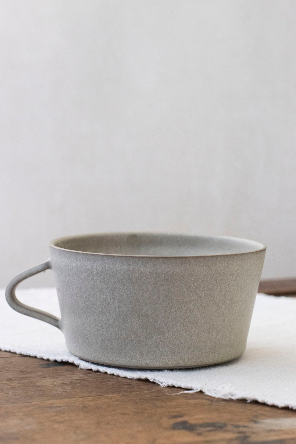 Low Cup | Pearl Grey | by Borja Moronta - Lifestory - Borja Moronta
