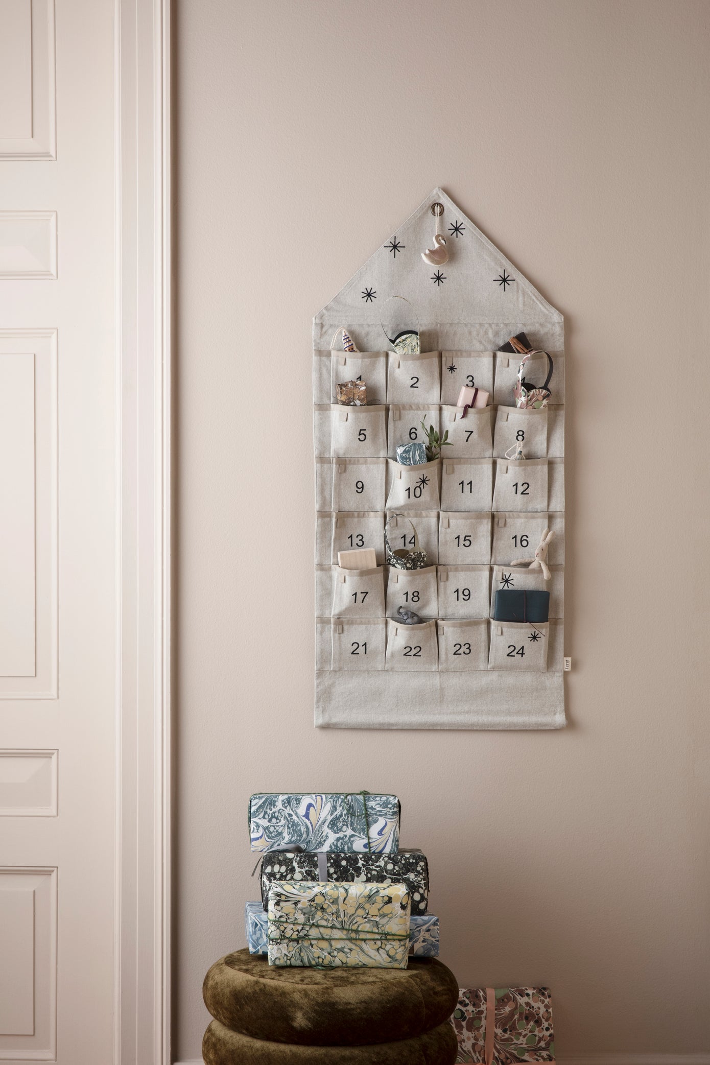 Star Advent Calendar Square - wall hung with Pockets - in Green - Lifestory